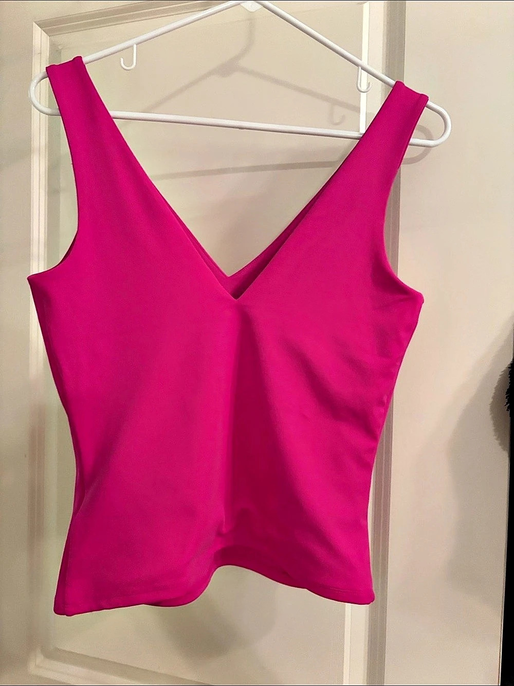 Express Body Contour High Compression Double V-Neck Tank Pink Medium - Picture 2 of 3